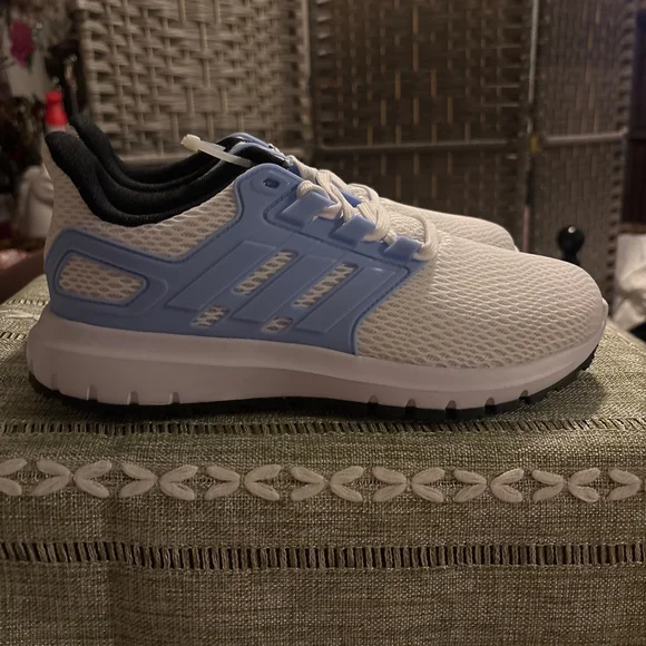 Women's Adidas Ultimashow Athletic Shoes Size 6 White & Blue - Picture 1 of 9
